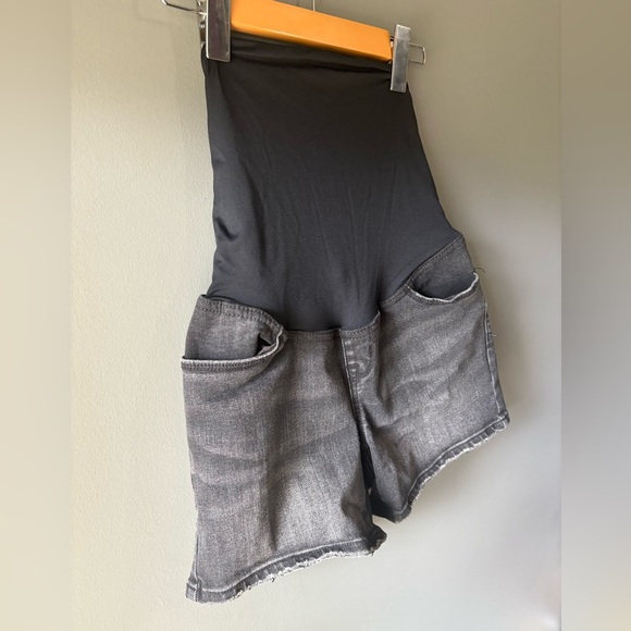 Isabel, midi short size 2, tummy control black maternity shorts. - Picture 3 of 7